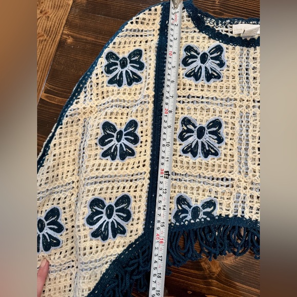 House of Harlow 1960 Crochet Bow Sweater/Poncho in Cream& Navy EUC - Picture 5 of 6